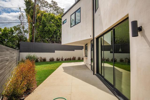 Building Photo - 1030 Centinela Ave