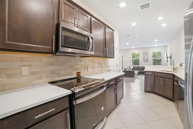 Building Photo - 4154 Greenway Dr