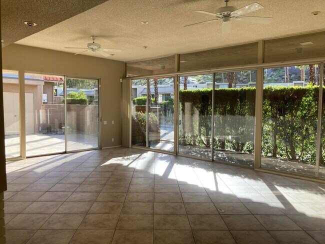 Building Photo - 555 W Baristo Rd