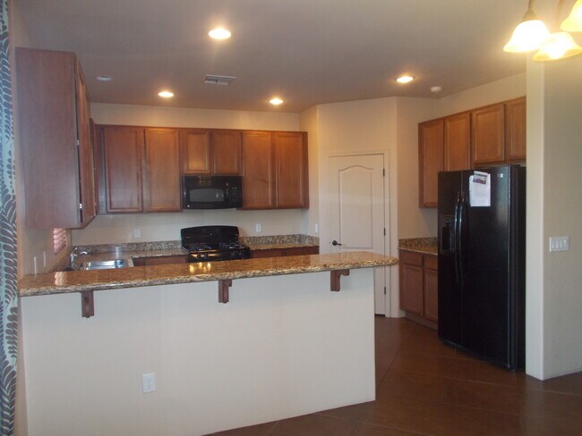 Building Photo - 4 Bedroom Home