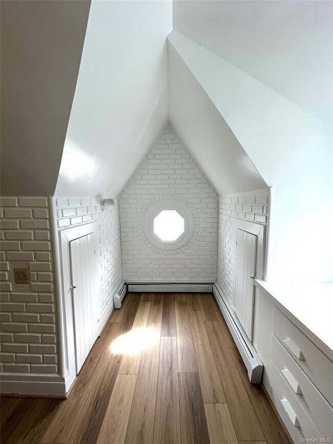 Building Photo - 7 Law St