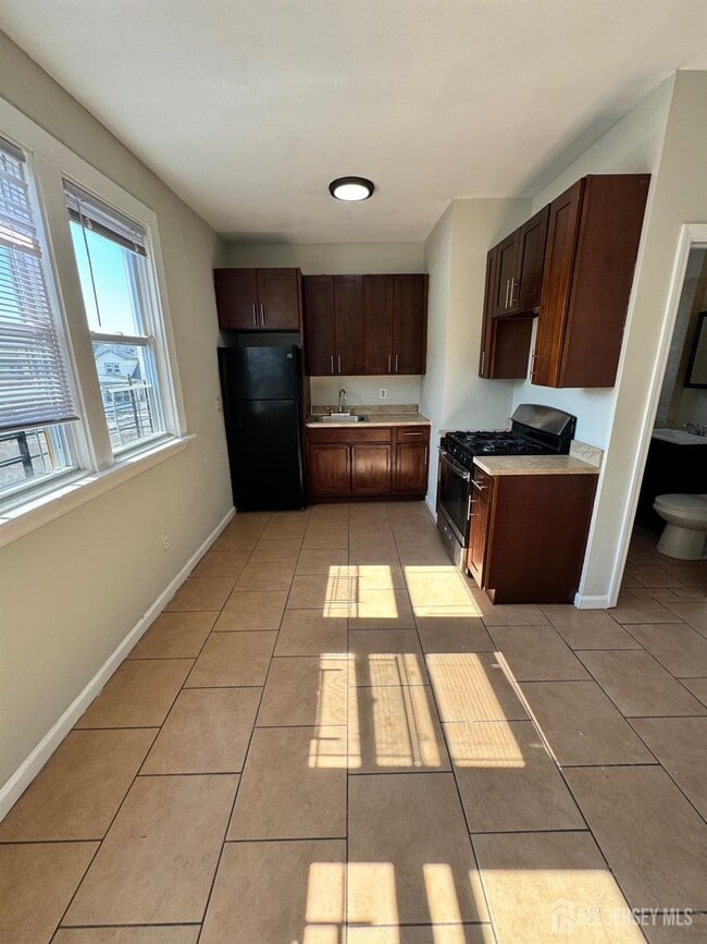 Building Photo - 123 University Pl