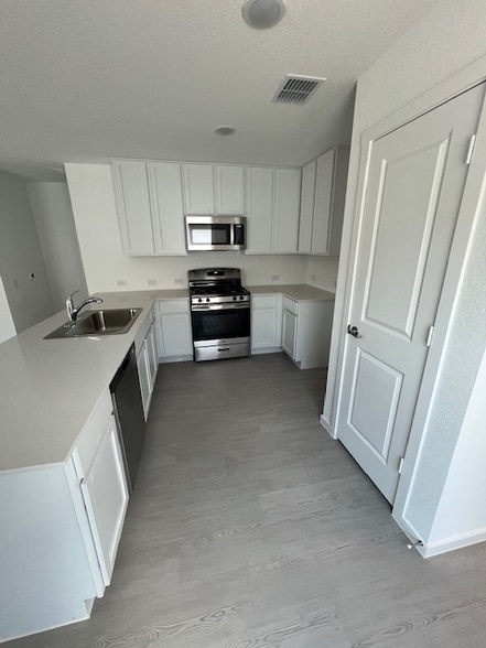 Building Photo - 1311 Neria Lp