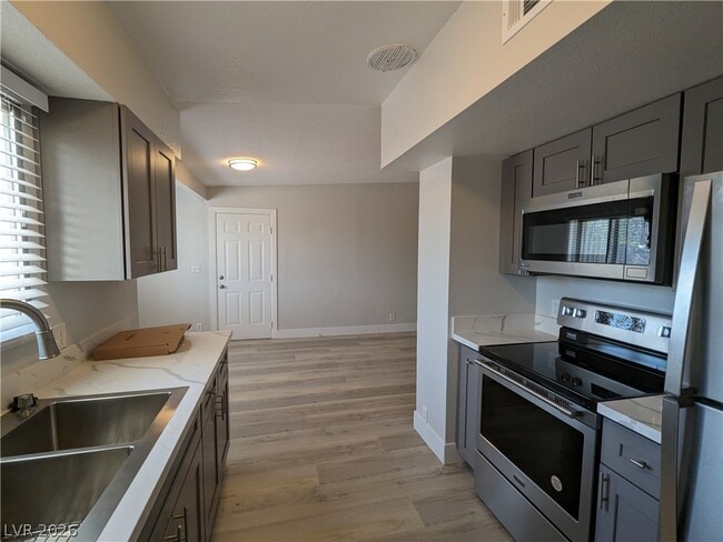 Building Photo - 4379 Hilldale Ave