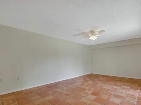 Building Photo - 1403 14th Ct