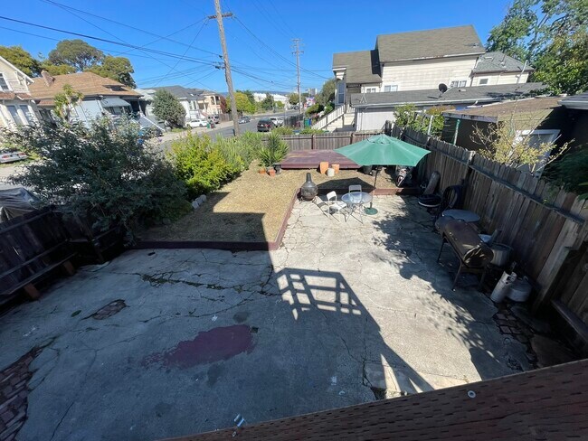 Building Photo - 1534 Center St