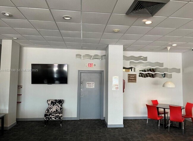 Building Photo - 400 Kings Point Dr