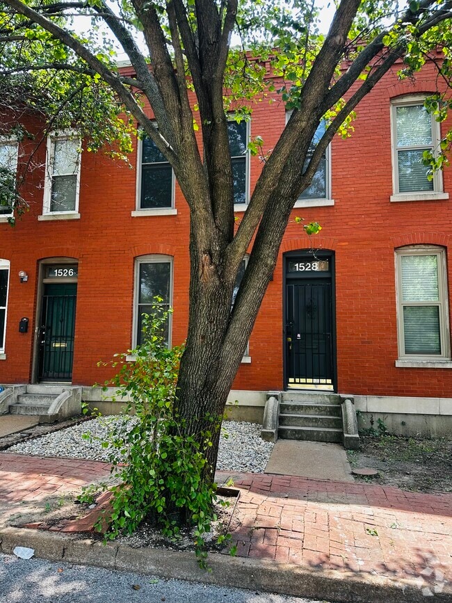 Building Photo - 1528 Menard St