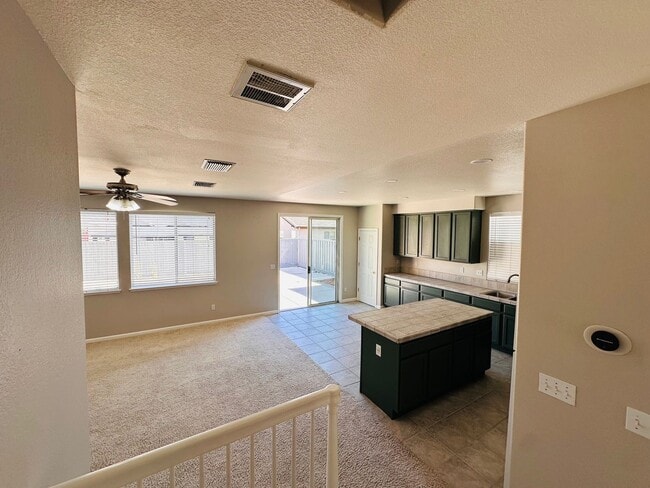 Building Photo - Full Bedroom and Bathroom Downstairs