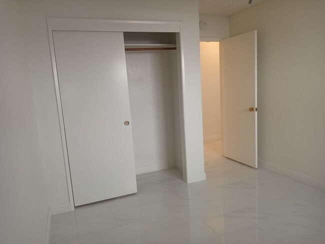Building Photo - Stylish, Secure, and Pet-Friendly 3-Bedroo...
