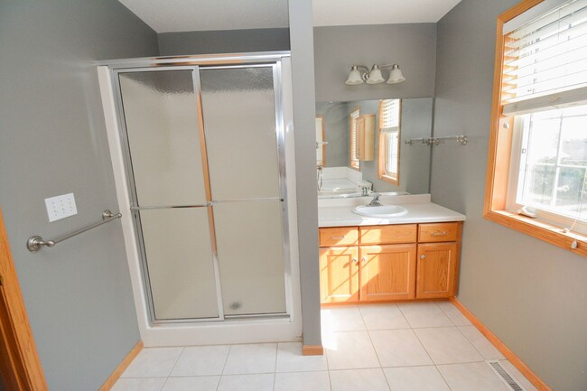 Building Photo - Spacious 4 Bedroom in Fantastic Cul-De-Sac!