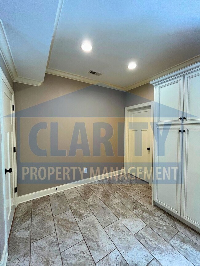 Building Photo - Modern 2-bedroom, 2.5-bath townhome