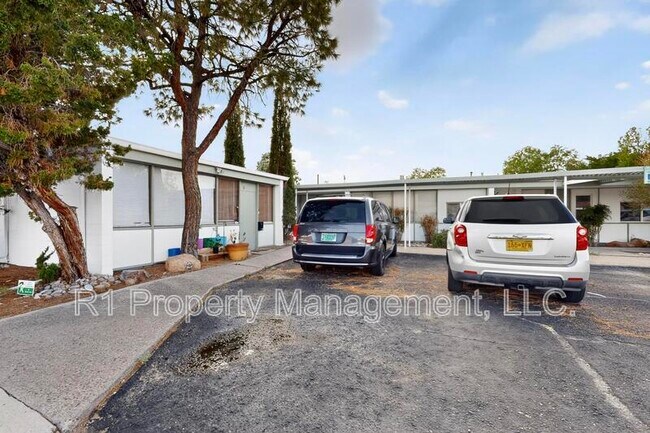 Building Photo - 301 Graceland Dr SE