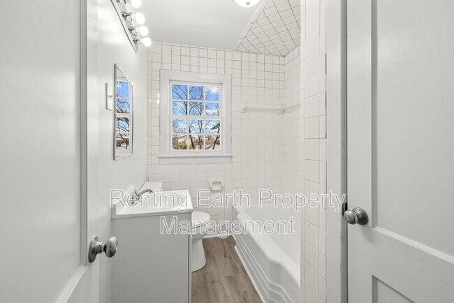 Building Photo - 1820 33rd St SW