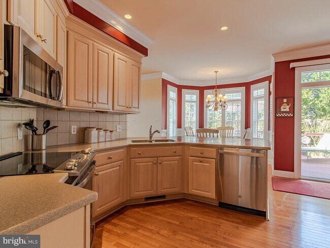 Building Photo - 10 Wellington Pl