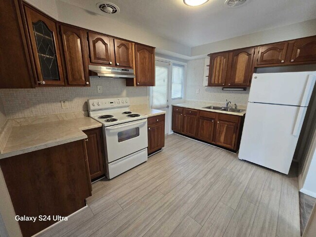 Building Photo - 8318 Woodhurst Dr