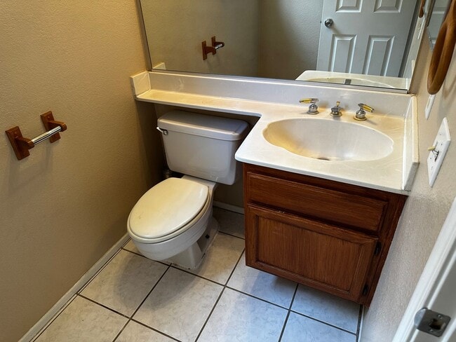 Building Photo - Beautiful Orangecrest Rental – Move-In Ready!