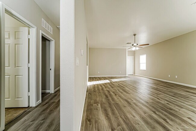 Building Photo - 11390 W Massey Dr