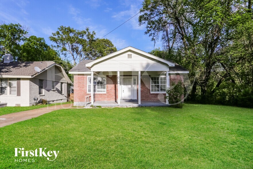 Building Photo - 690 N Willett St