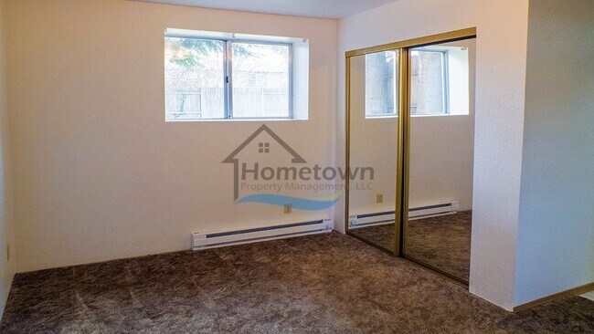 Building Photo - 3 Bed 1.5 Bath with Garage & Fenced Yard