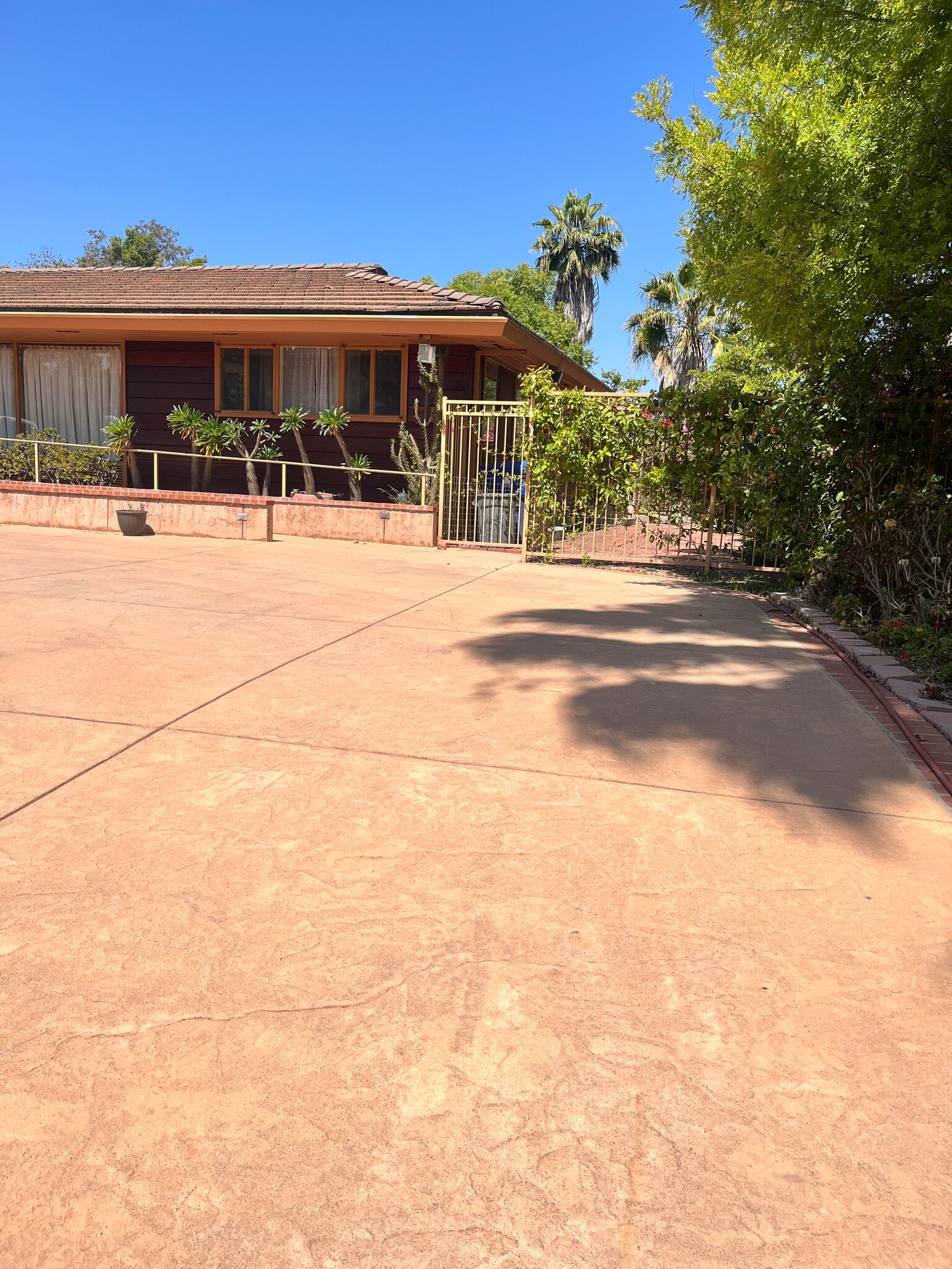 Building Photo - 415 S Rimpau Blvd