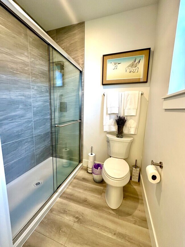 Building Photo - Gorgeous single-Level Pahlisch Home with a Fully Fenced Yard!