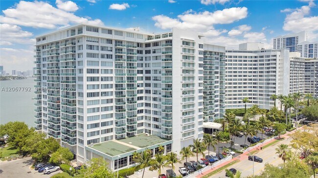 Building Photo - 1000 West Dr