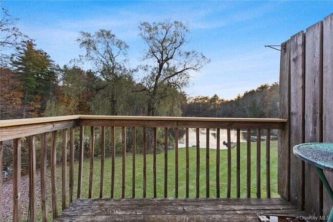 Building Photo - 22 Lake Lodge Dr
