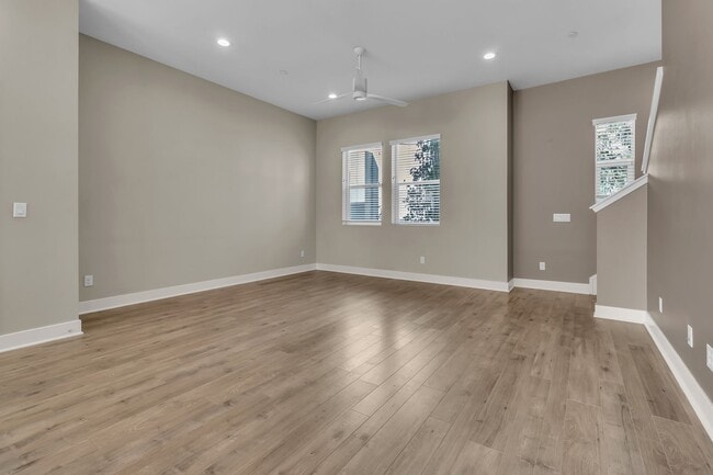 Building Photo - 945 E Mason Ln