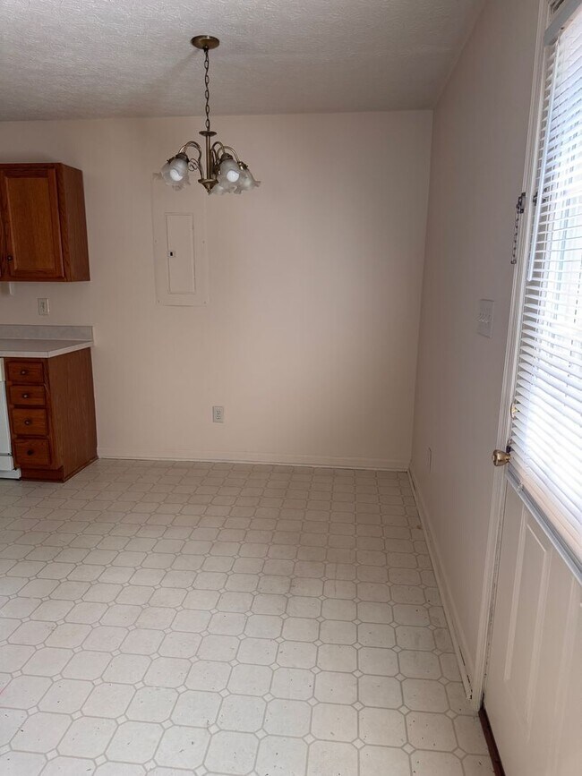 Building Photo - 540 Monticello Ave