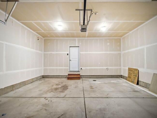Building Photo - Charming North Spokane Home in a Quiet Neighborhood ? Limited-Time Move-In Special: Half Off Your...
