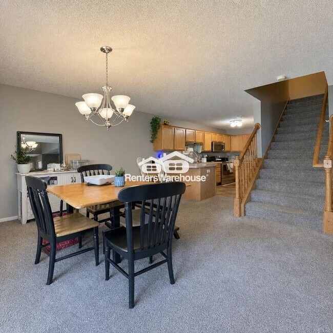 Building Photo - 2BD/1.5BA Townhome in New Prague Available 8/3!