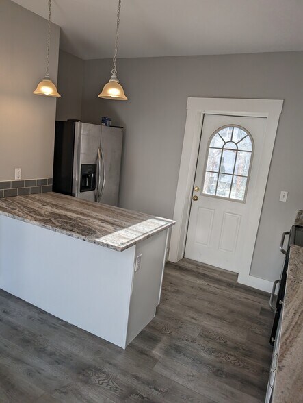 Building Photo - 264 Elm St