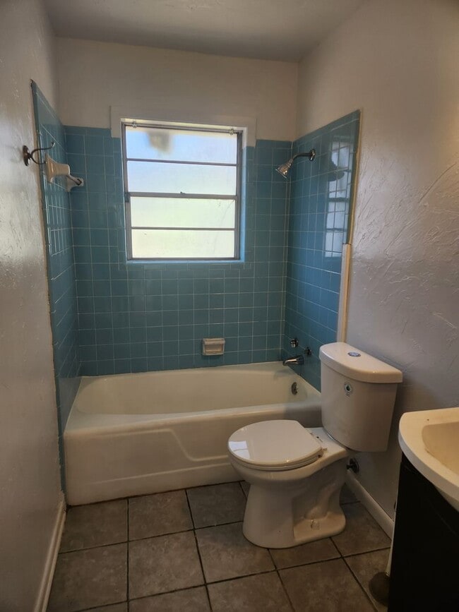 Building Photo - 2432 Highland Ave