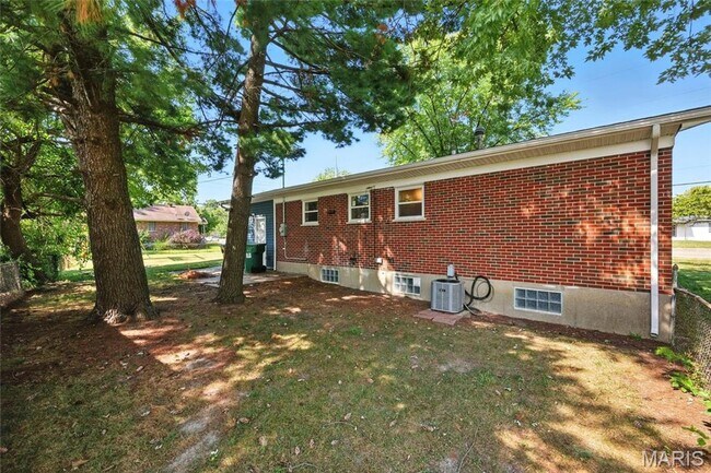 Building Photo - Updated Florissant Home!