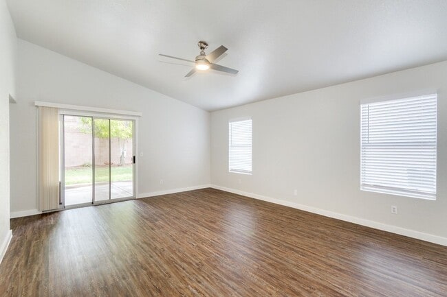 Building Photo - Pecos Ranch Beauty!