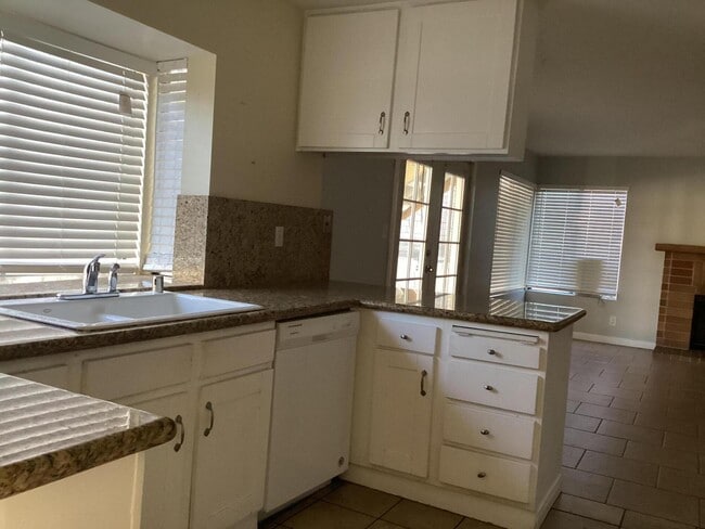 Building Photo - 36818 Little Leaf Dr