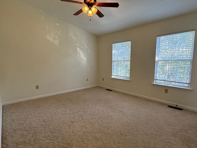 Building Photo - Immaculate Stonewall Heights Townhome!