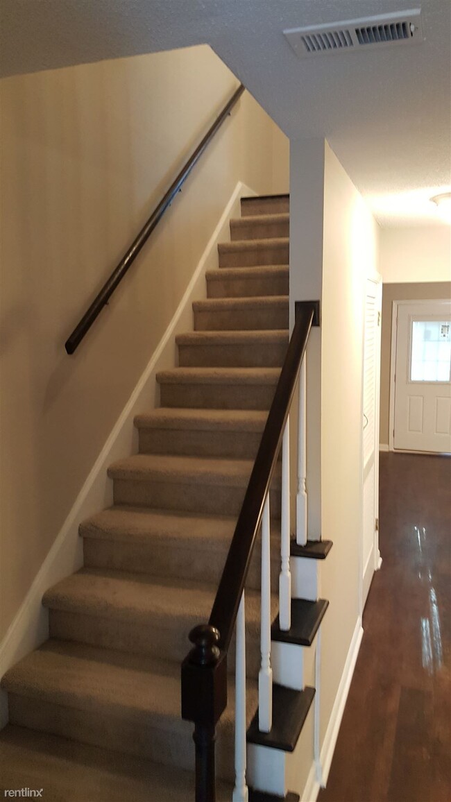 Building Photo - 2 br, 1.5 bath Condo - 6301 New Market