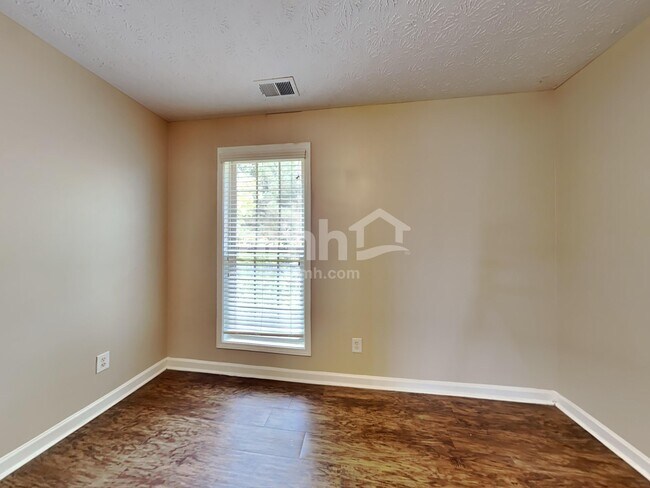 Building Photo - 70 Maxton Ave