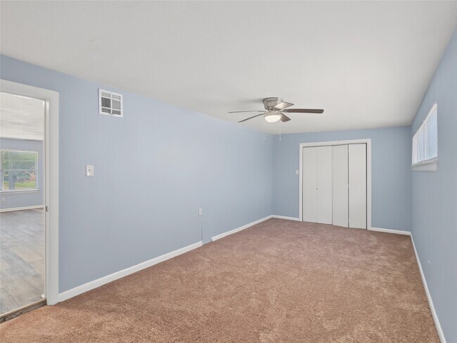 Building Photo - 5427 Willow Glen Dr