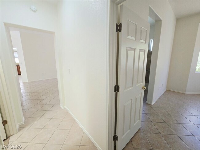 Building Photo - 10309 Longwood Dr