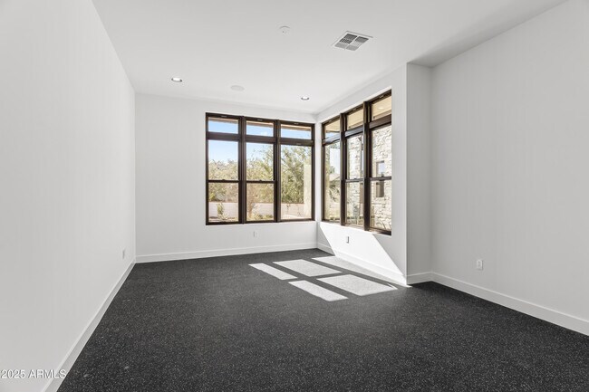 Building Photo - 1538 W Wagon Wheel Dr