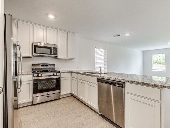Building Photo - Brand New Home + Edmond Schools + 4 bedroo...