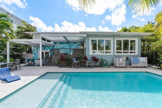 Building Photo - 1361 NE 104th St