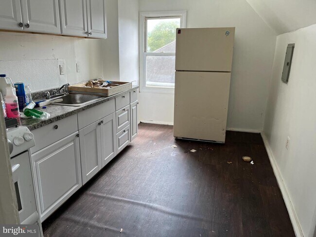 Building Photo - 5-507-AP5 Broadway