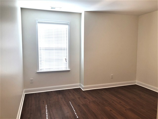 Building Photo - 317 Golf Rd