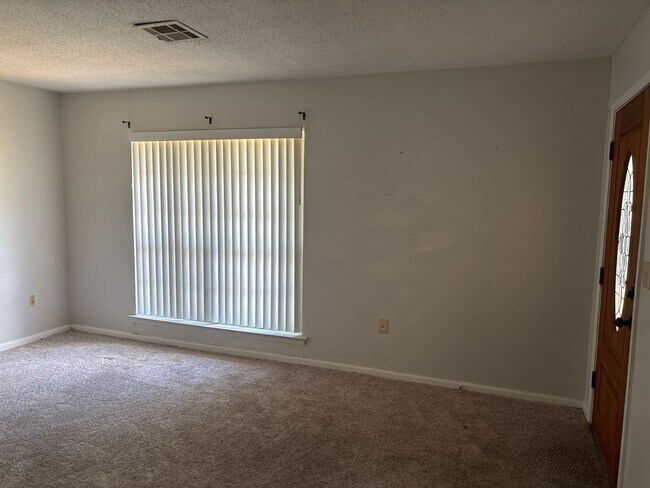Building Photo - 4037 Piedmont Dr