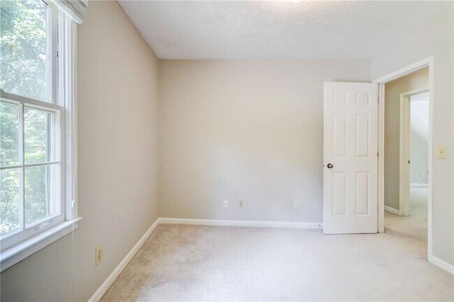 Building Photo - 1049 Seven Springs Cir NE