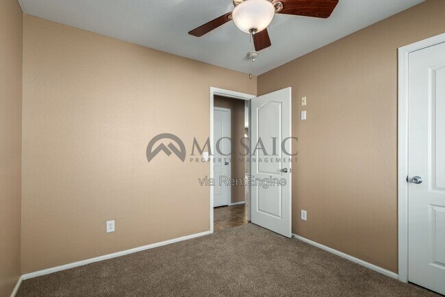 Building Photo - 398 E Daniella Dr